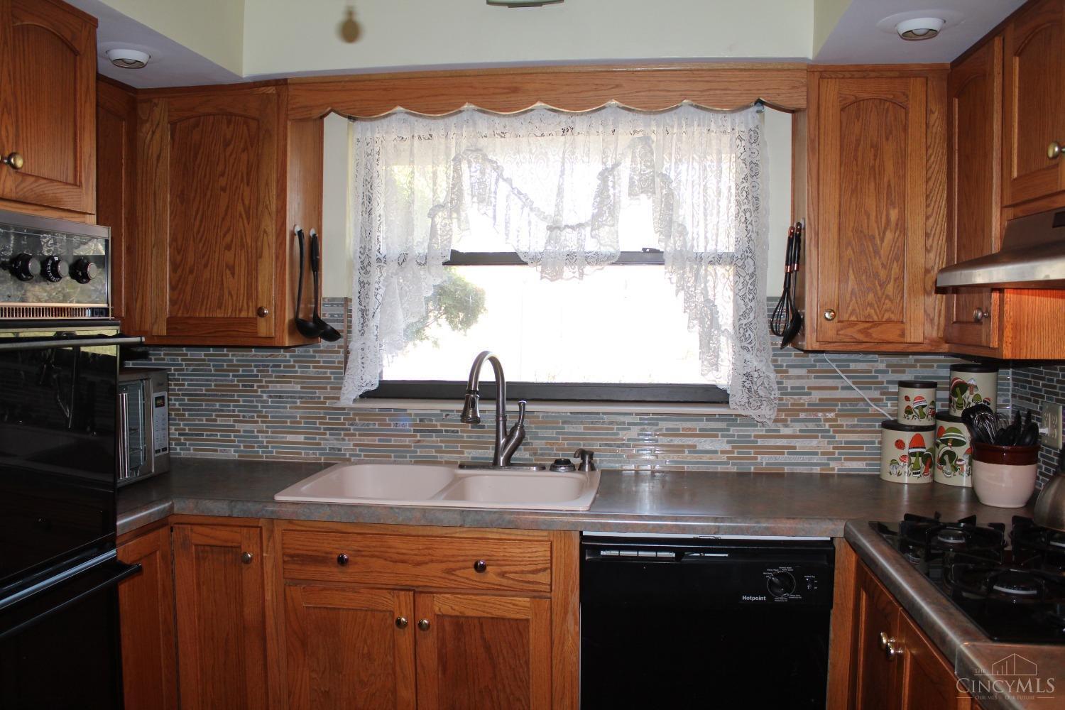 3411 Banning Road Cincinnati, OH 45239 - Photo 6 of 25