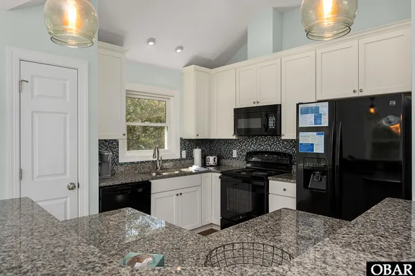 $1,200,000 | 209 Sea Oats Lane, Southern Shores, NC 27949