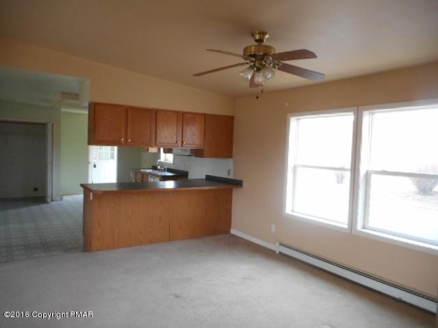 331 Neyhart Road Stroudsburg, PA 18360 - Photo 5 of 12 Dining area