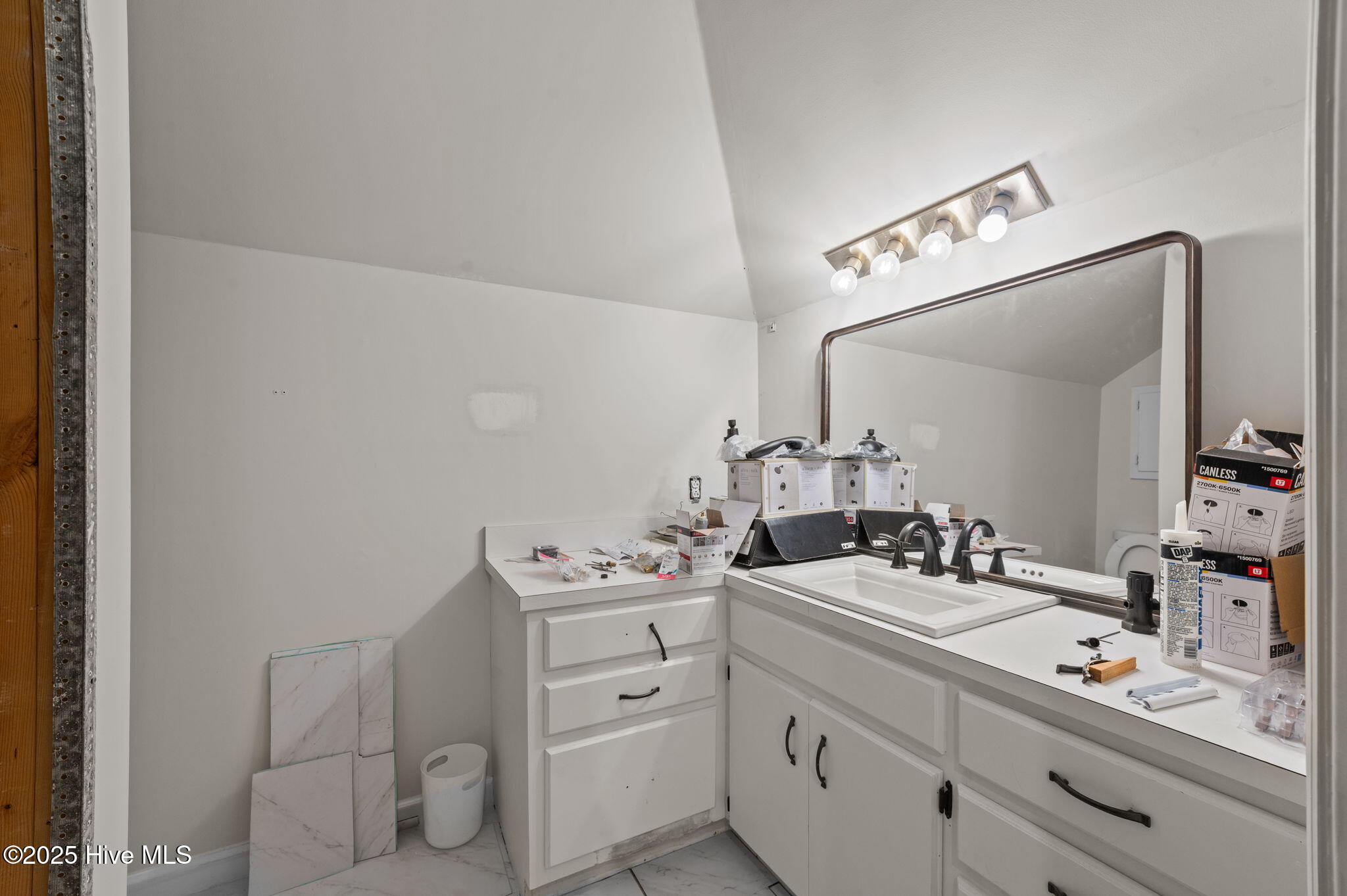 1500 Pollock Street Kinston, NC 28501 - Photo 30 of 51 Second Floor Full Bathroom