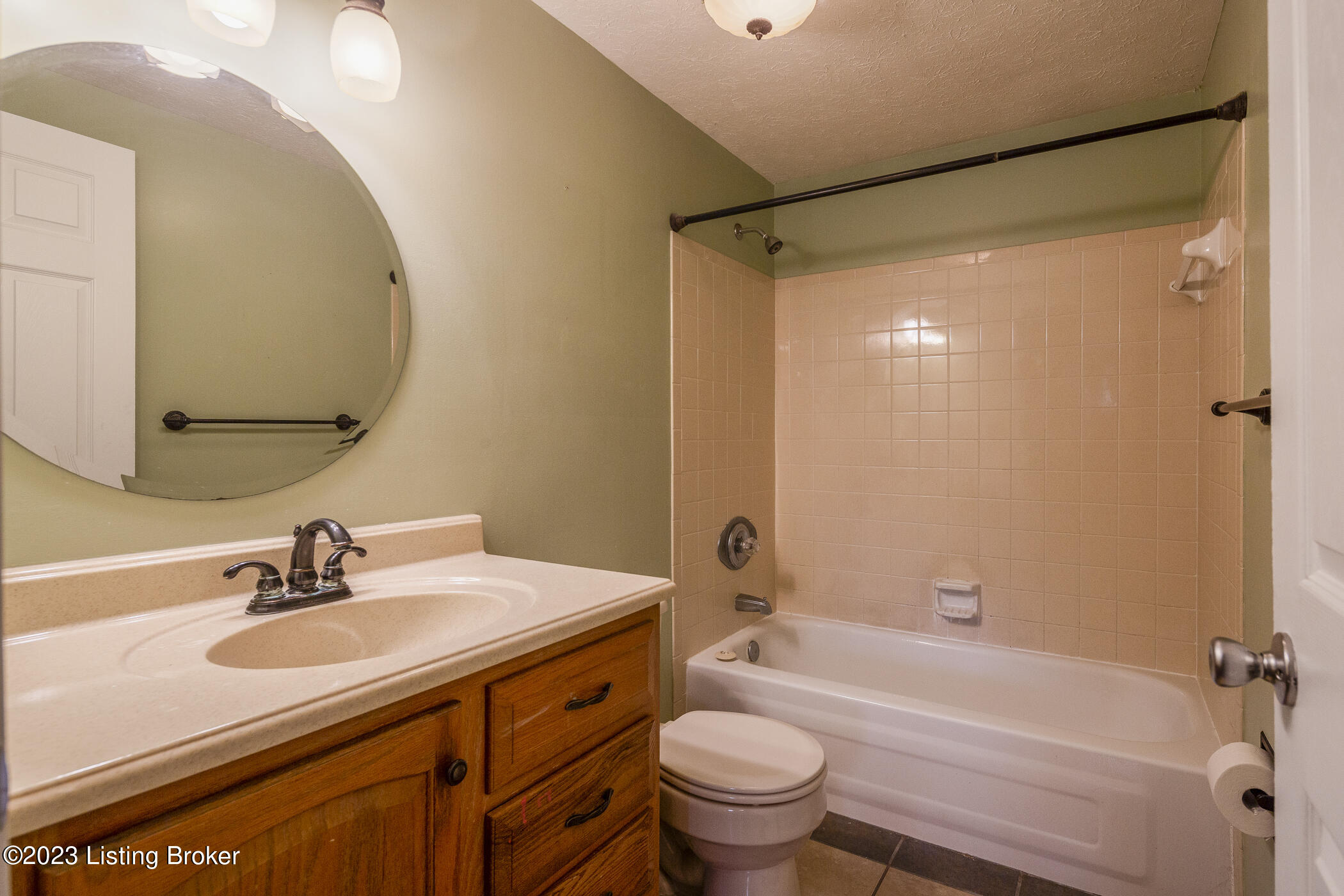 320 Fairmeade Road Louisville, KY 40207 - Photo 36 of 48 Full bath
