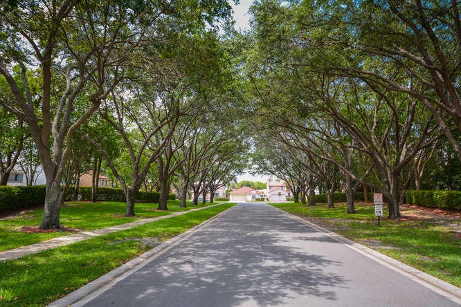 10009 Country Brook Road Boca Raton, FL 33428 - Photo 2 of 38 Entrance to Comunity