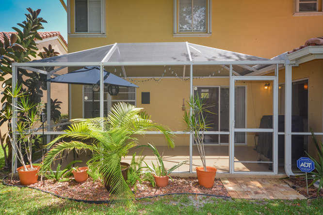 10009 Country Brook Road Boca Raton, FL 33428 - Photo 32 of 38 Backyard