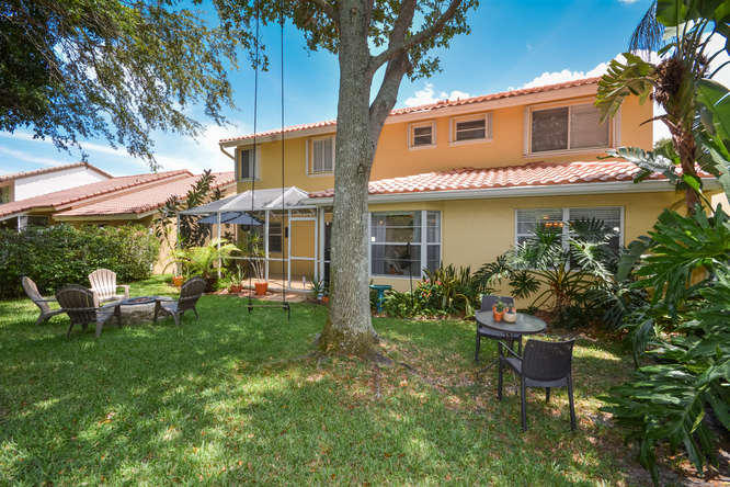 10009 Country Brook Road Boca Raton, FL 33428 - Photo 33 of 38 Backyard