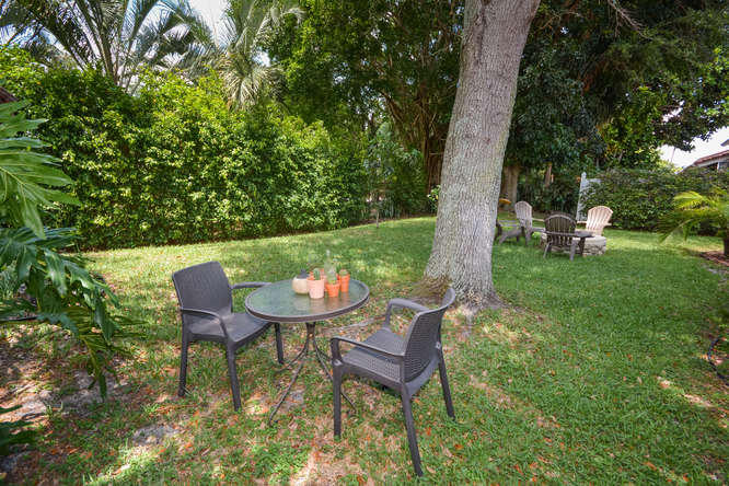 10009 Country Brook Road Boca Raton, FL 33428 - Photo 34 of 38 Backyard