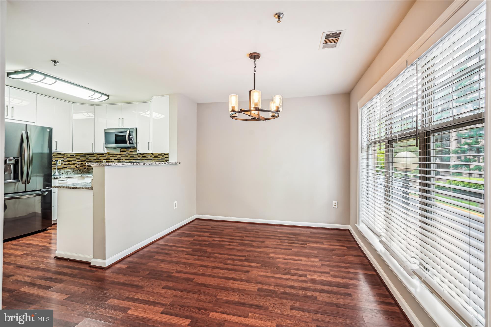 5563 Seminary Road, Unit 112 Falls Church, VA 22041 - Photo 12 of 33 Dining Room