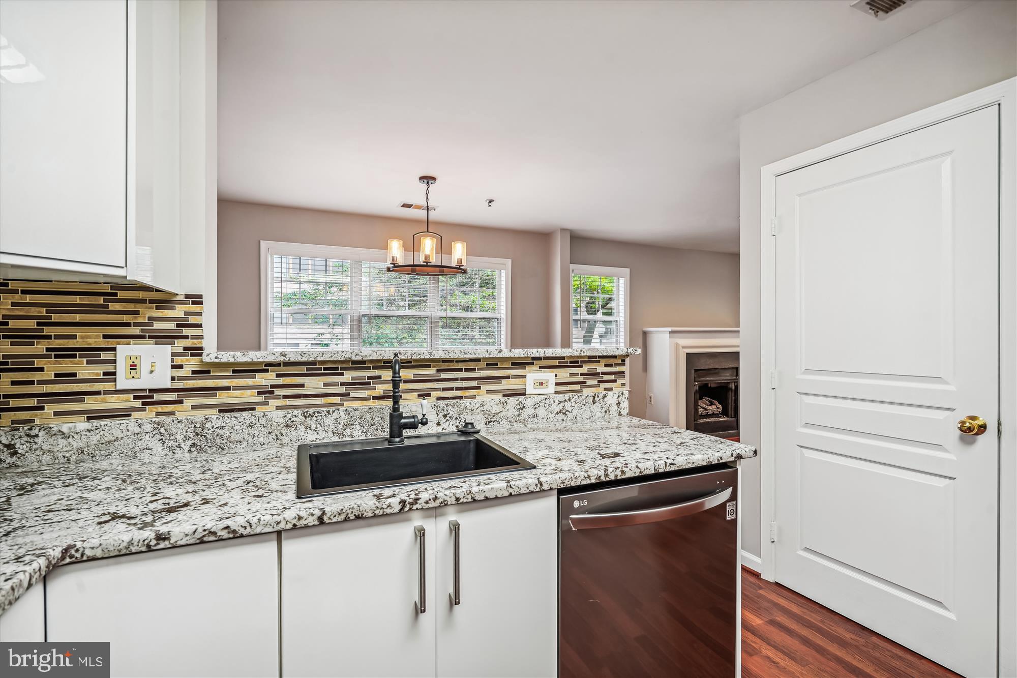 5563 Seminary Road, Unit 112 Falls Church, VA 22041 - Photo 14 of 33 Kitchen