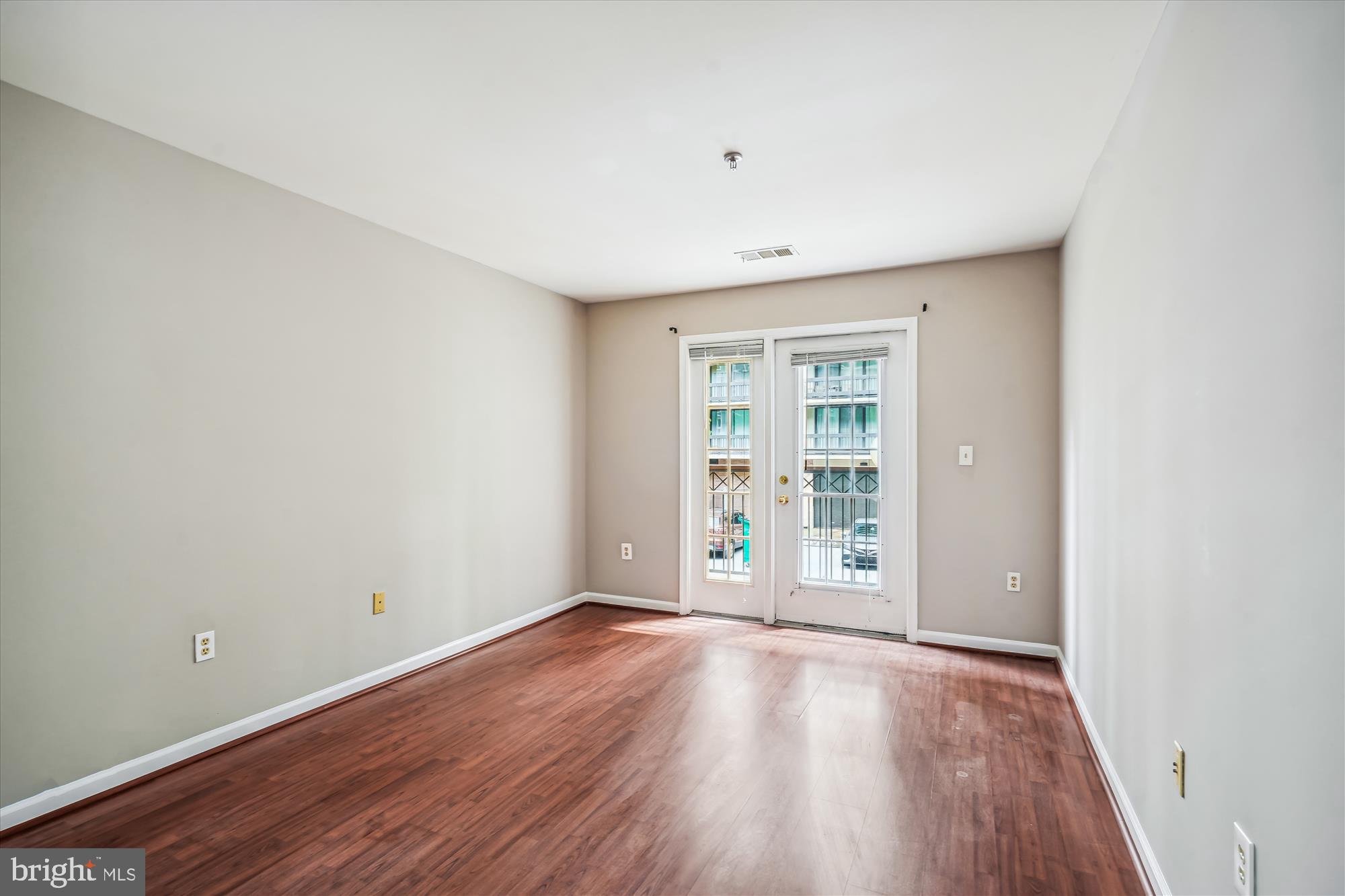5563 Seminary Road, Unit 112 Falls Church, VA 22041 - Photo 16 of 33 Primary Bedroom