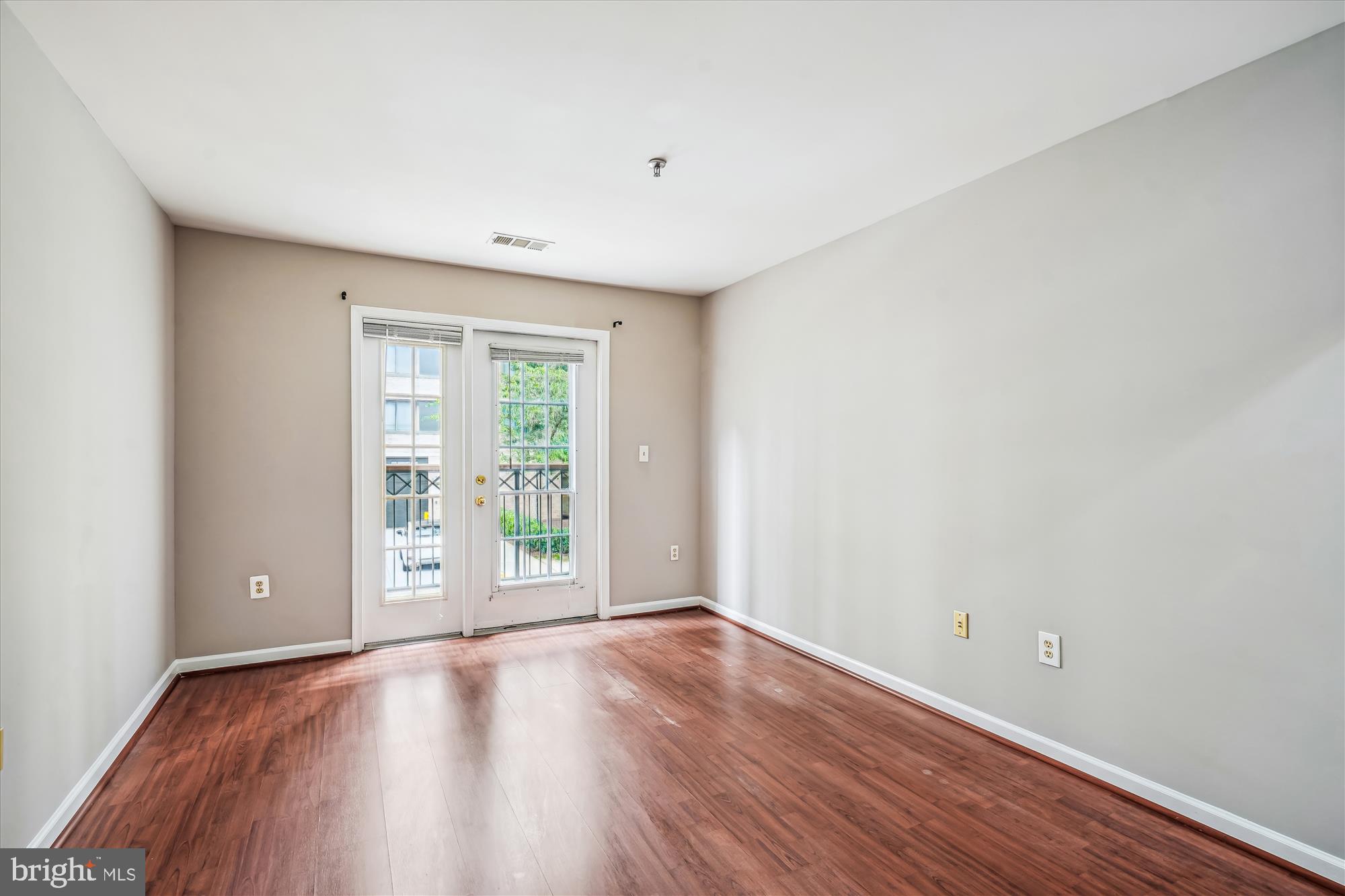 5563 Seminary Road, Unit 112 Falls Church, VA 22041 - Photo 17 of 33 Primary Bedroom