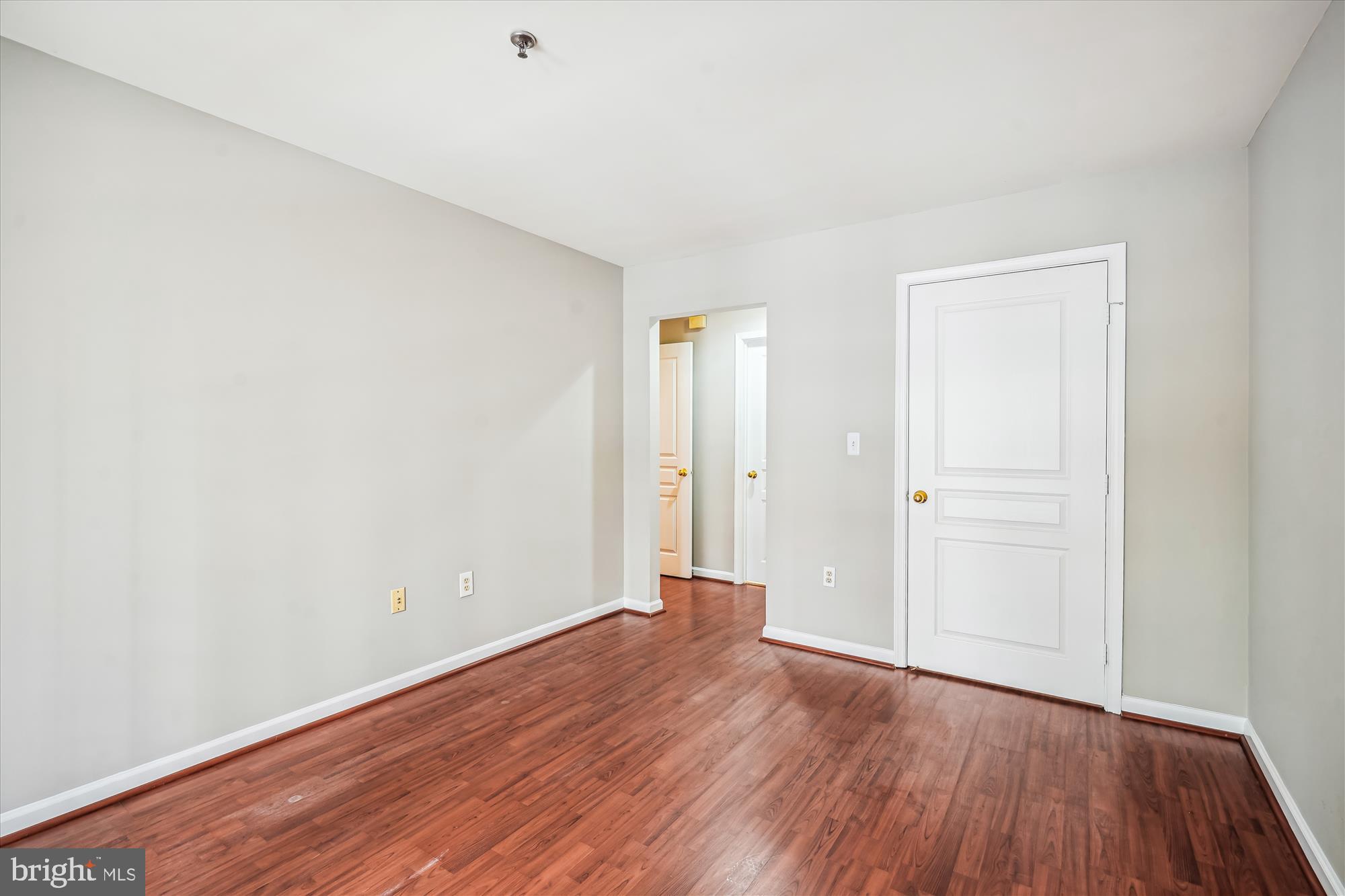 5563 Seminary Road, Unit 112 Falls Church, VA 22041 - Photo 18 of 33 Primary Bedroom