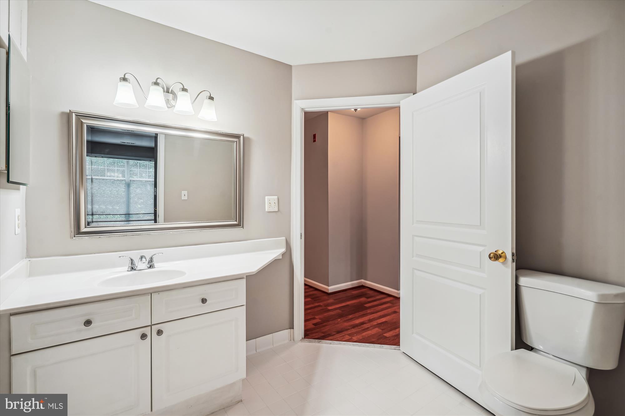 5563 Seminary Road, Unit 112 Falls Church, VA 22041 - Photo 23 of 33 Bath