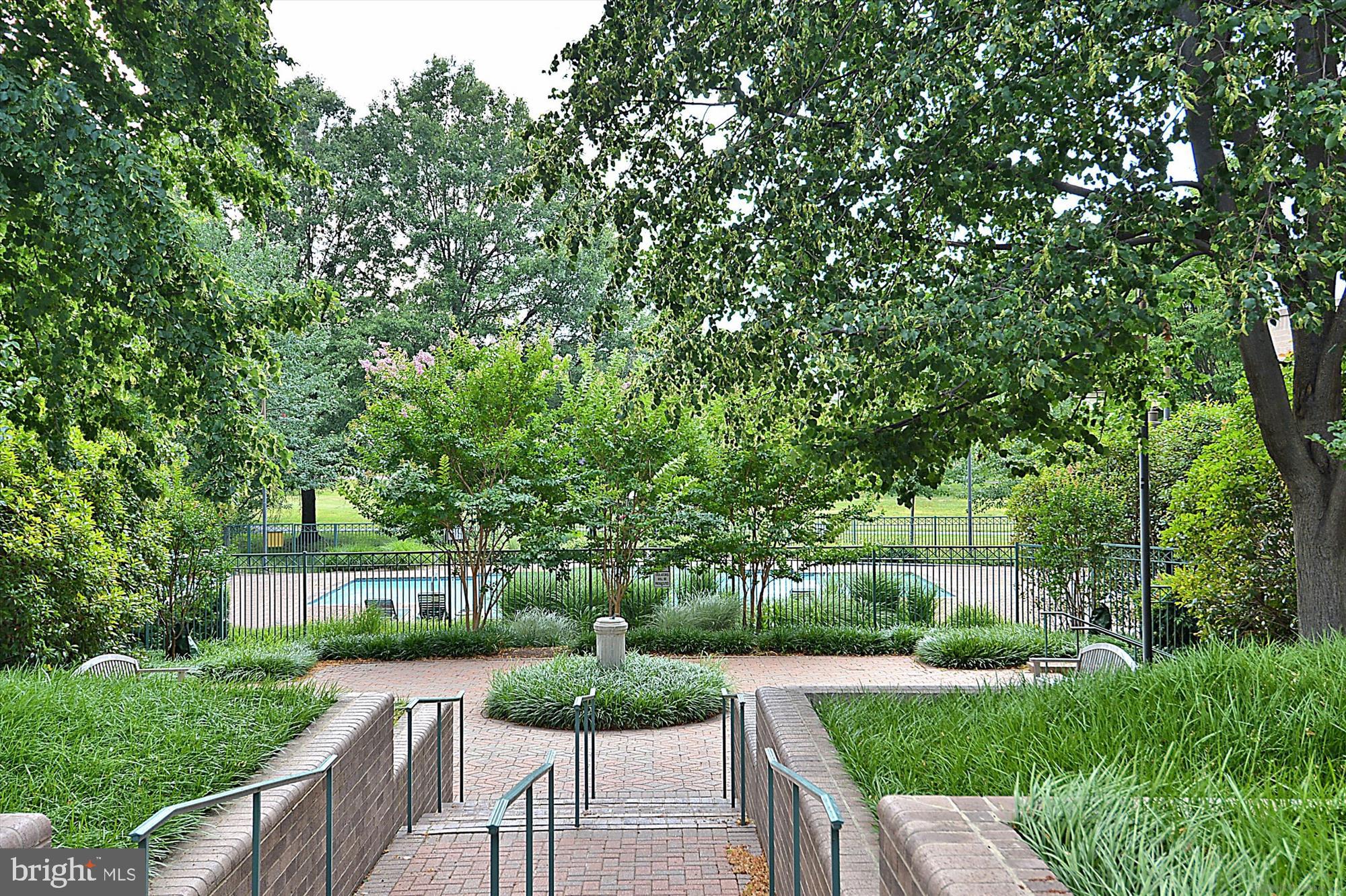 5563 Seminary Road, Unit 112 Falls Church, VA 22041 - Photo 30 of 33 Savoy Park Pool
