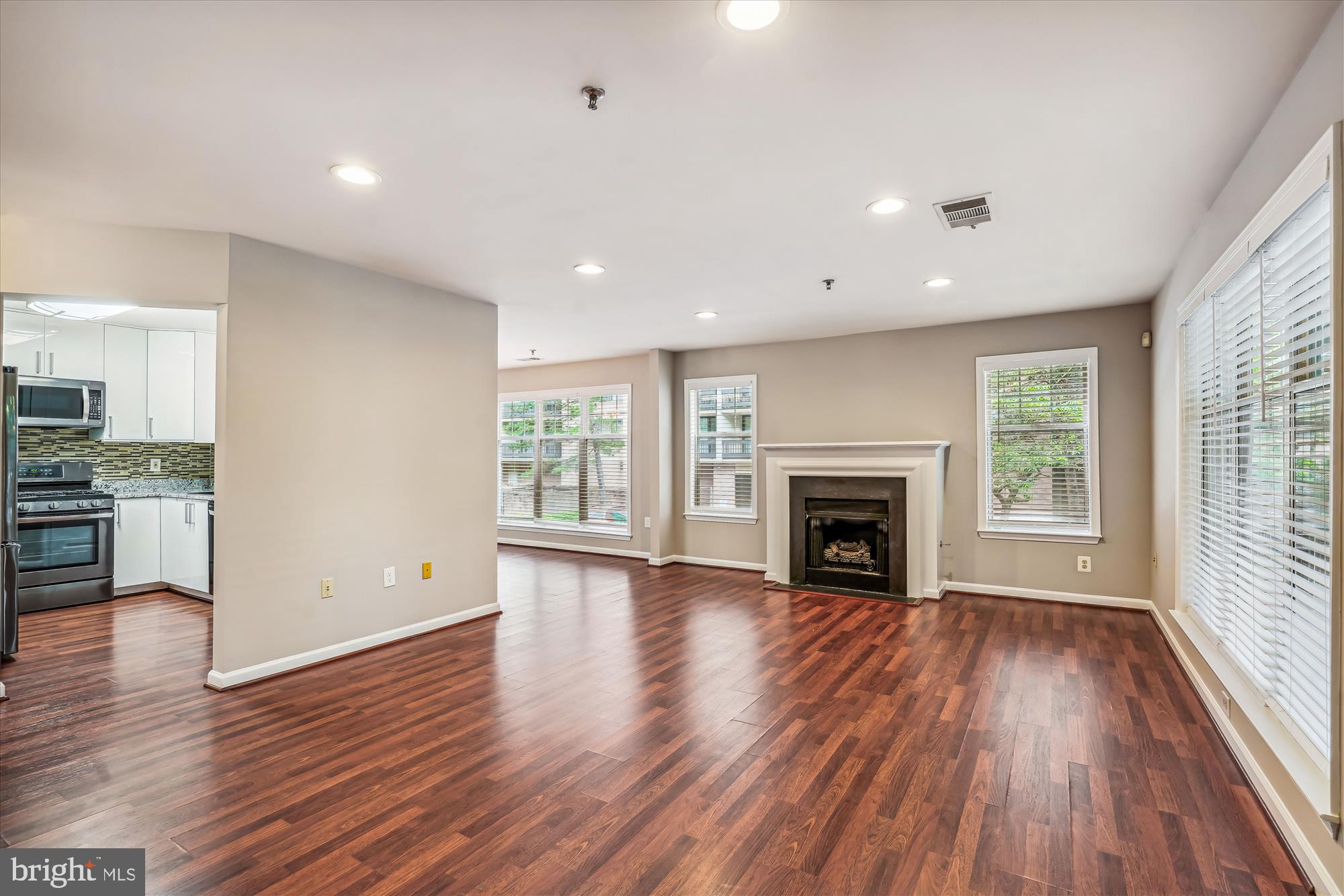 5563 Seminary Road, Unit 112 Falls Church, VA 22041 - Photo 4 of 33 Living Room