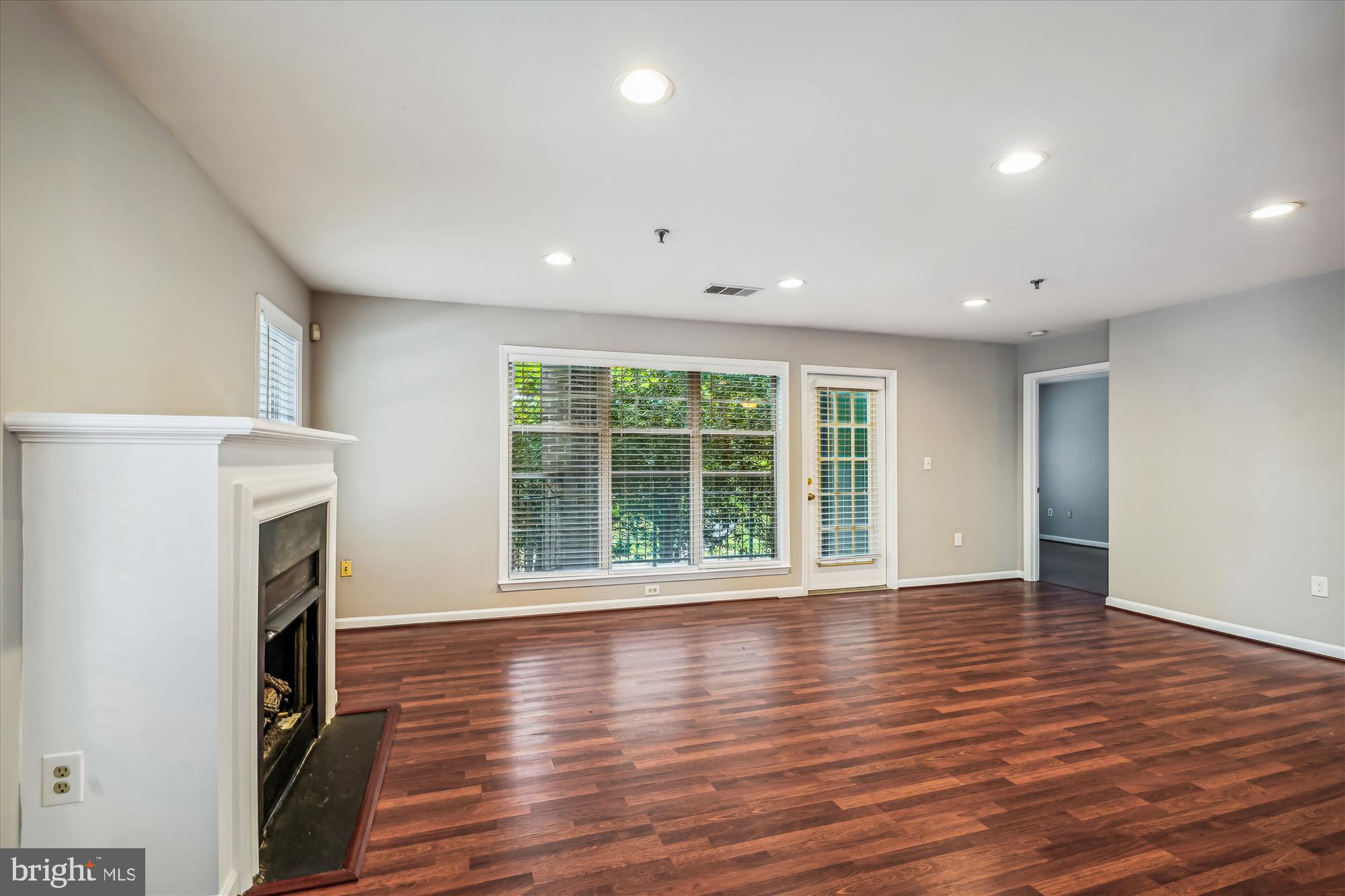 5563 Seminary Road, Unit 112 Falls Church, VA 22041 - Photo 8 of 33 Living Room
