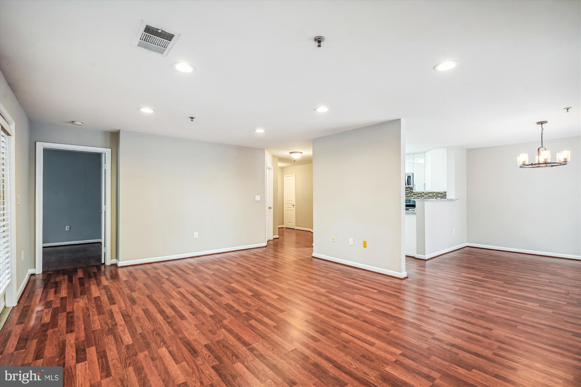 5563 Seminary Road, Unit 112 Falls Church, VA 22041 - Photo 9 of 33 Living Room
