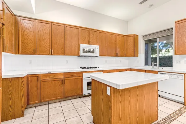 $449,000 | 7633 North Hanna Avenue, Fresno, CA 93722