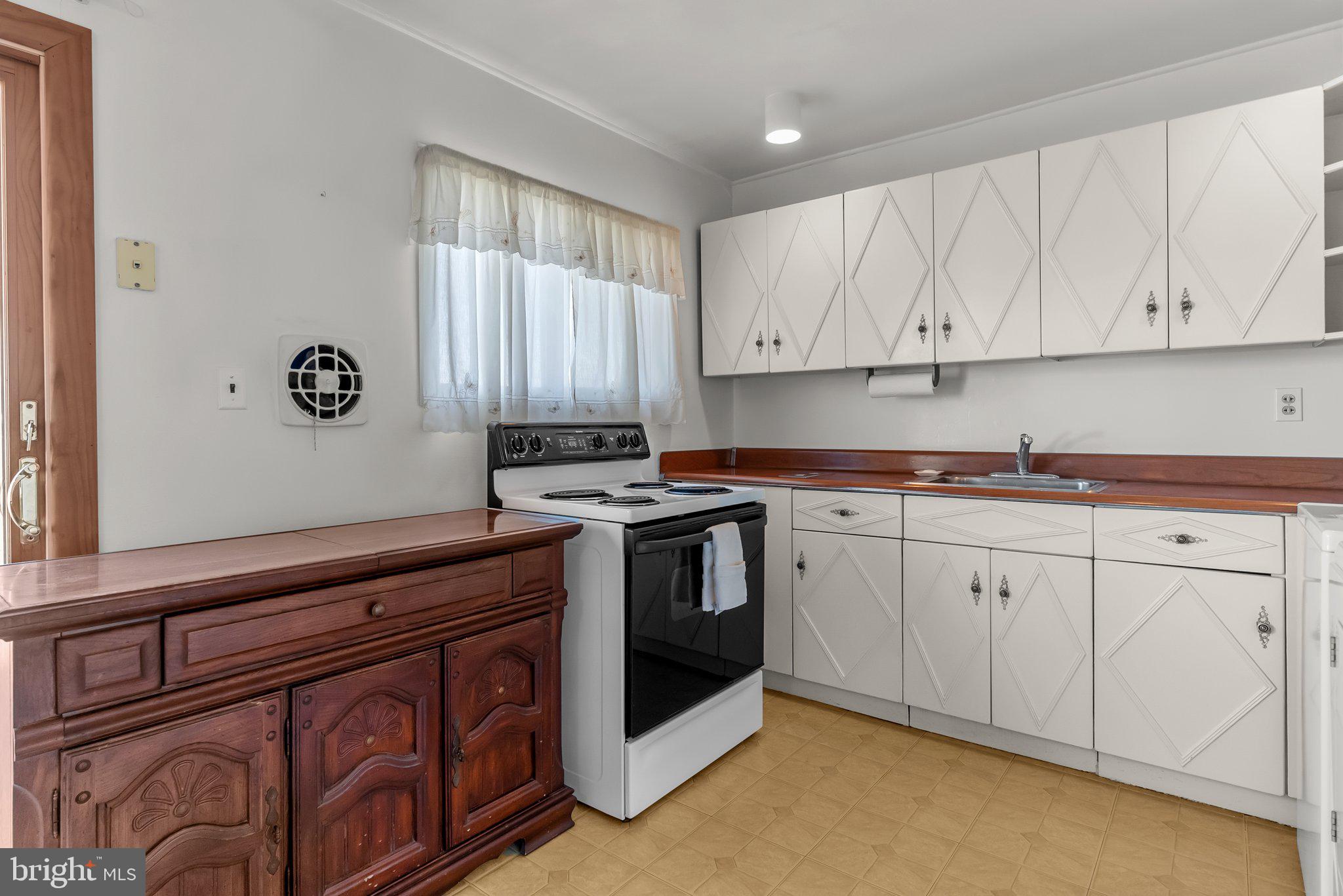 82 Harmony Road Levittown, PA 19056 - Photo 8 of 24