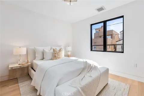 $3,795,000 | 520 11th Street, Huntington Beach, CA 92648