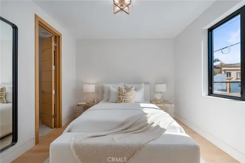 $3,795,000 | 520 11th Street, Huntington Beach, CA 92648