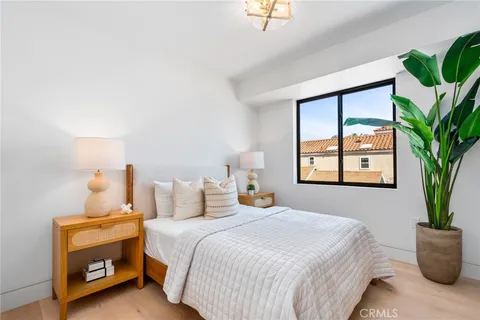 $3,795,000 | 520 11th Street, Huntington Beach, CA 92648