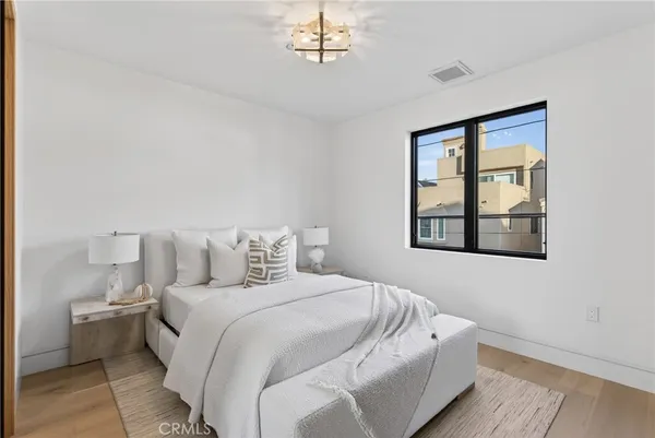 $3,795,000 | 520 11th Street, Huntington Beach, CA 92648