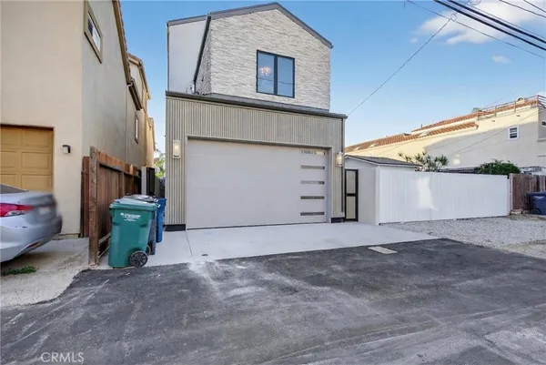 $3,795,000 | 520 11th Street, Huntington Beach, CA 92648