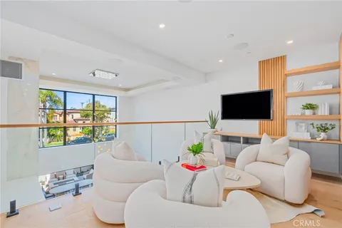 $3,795,000 | 520 11th Street, Huntington Beach, CA 92648