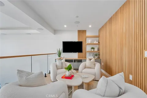 $3,795,000 | 520 11th Street, Huntington Beach, CA 92648