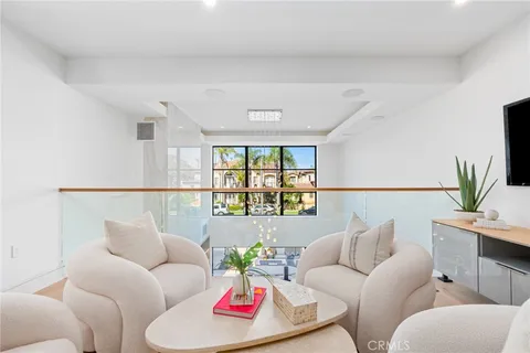 $3,795,000 | 520 11th Street, Huntington Beach, CA 92648