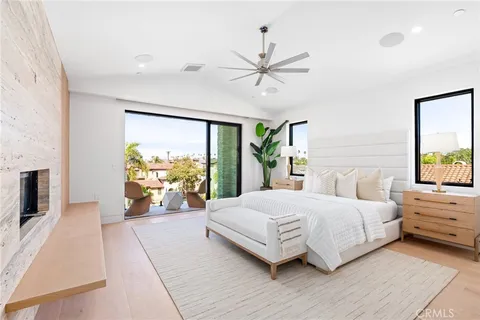 $3,795,000 | 520 11th Street, Huntington Beach, CA 92648