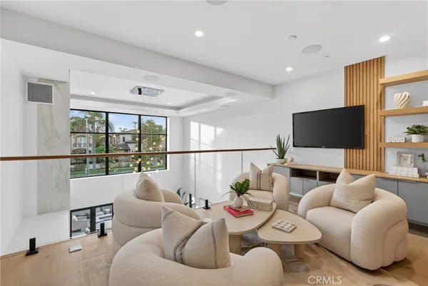 $3,795,000 | 520 11th Street, Huntington Beach, CA 92648