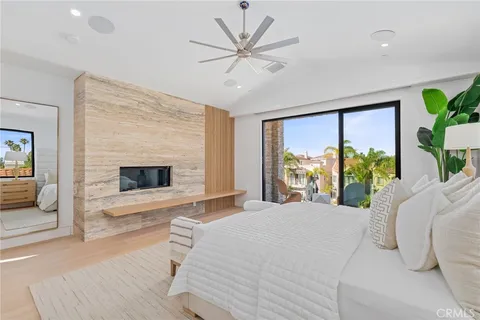 $3,795,000 | 520 11th Street, Huntington Beach, CA 92648