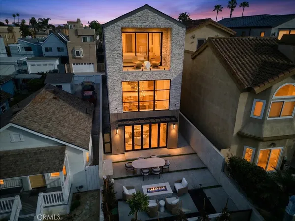 $3,795,000 | 520 11th Street, Huntington Beach, CA 92648