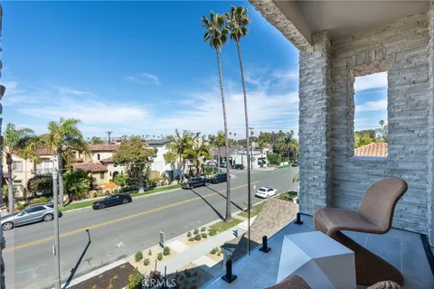 $3,795,000 | 520 11th Street, Huntington Beach, CA 92648