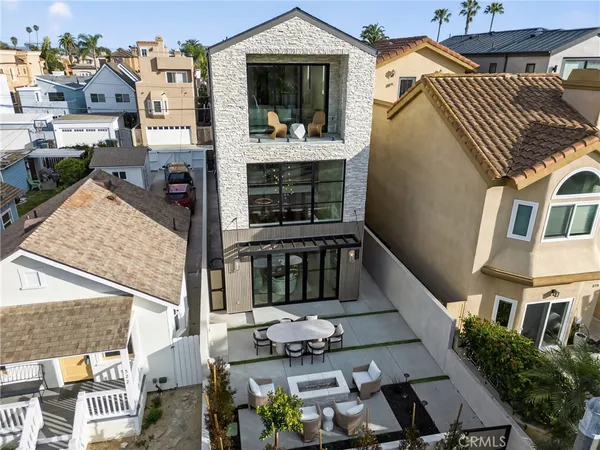$3,795,000 | 520 11th Street, Huntington Beach, CA 92648