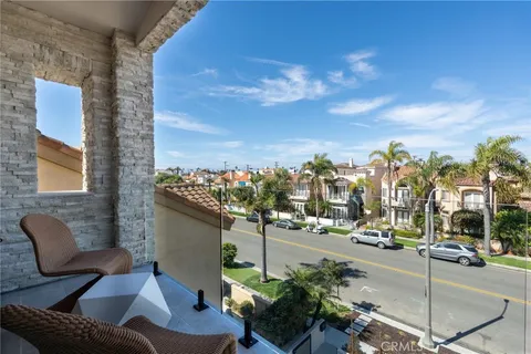 $3,795,000 | 520 11th Street, Huntington Beach, CA 92648