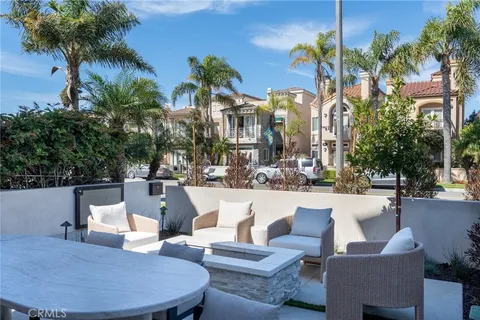 $3,795,000 | 520 11th Street, Huntington Beach, CA 92648