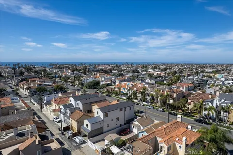 $3,795,000 | 520 11th Street, Huntington Beach, CA 92648