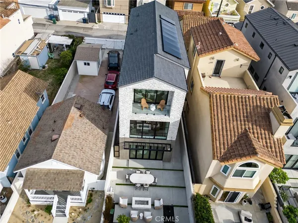$3,795,000 | 520 11th Street, Huntington Beach, CA 92648