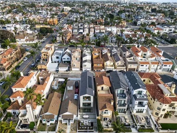 $3,795,000 | 520 11th Street, Huntington Beach, CA 92648