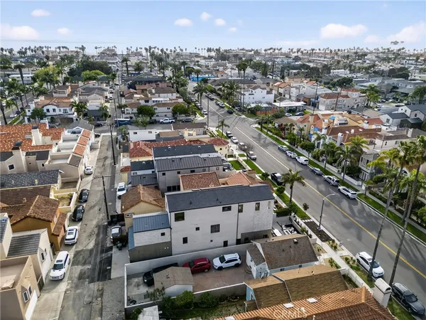 $3,795,000 | 520 11th Street, Huntington Beach, CA 92648