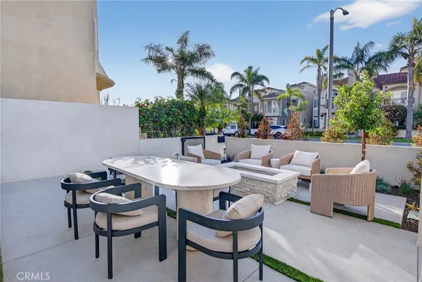 $3,795,000 | 520 11th Street, Huntington Beach, CA 92648