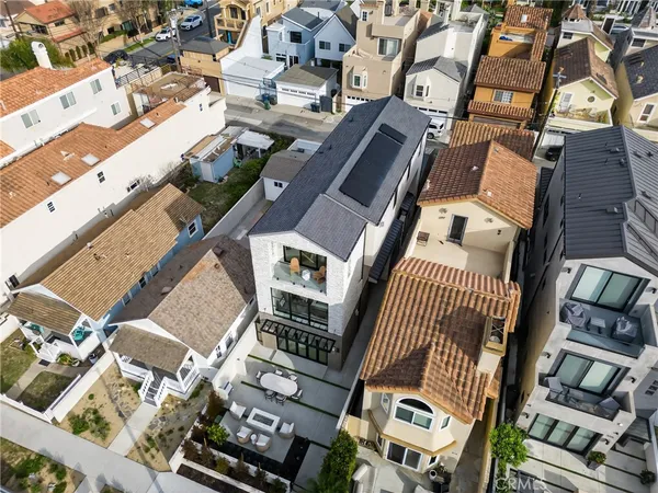$3,795,000 | 520 11th Street, Huntington Beach, CA 92648