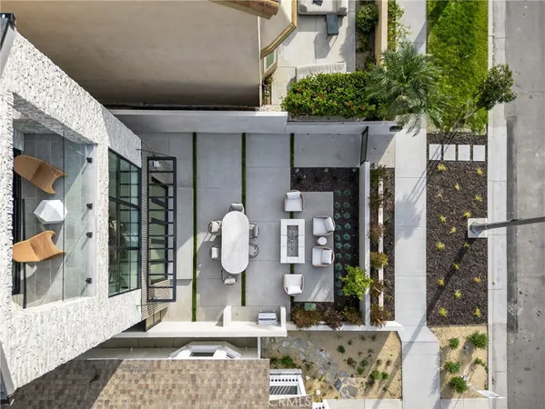 $3,795,000 | 520 11th Street, Huntington Beach, CA 92648