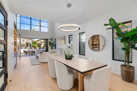 $3,795,000 | 520 11th Street, Huntington Beach, CA 92648