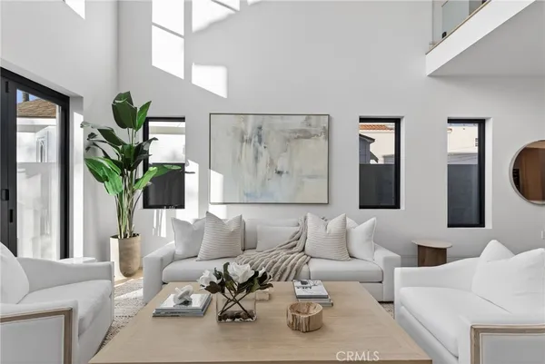 $3,795,000 | 520 11th Street, Huntington Beach, CA 92648