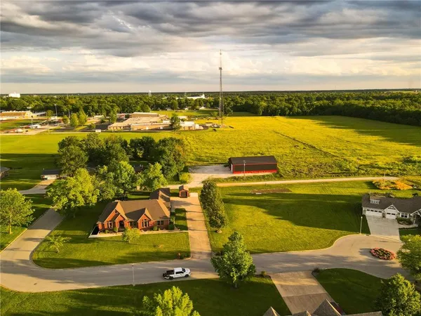 $849,000 | 1 Shamrock Drive, Lamar, MO 64759