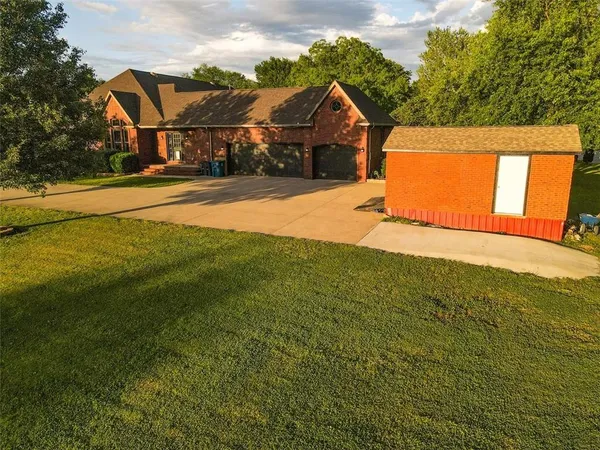 $849,000 | 1 Shamrock Drive, Lamar, MO 64759