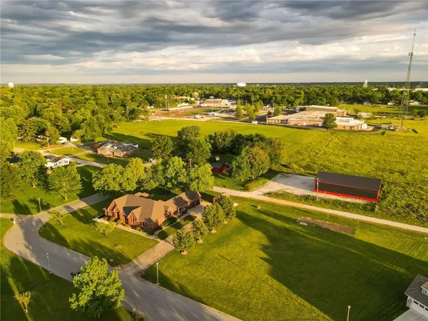 $849,000 | 1 Shamrock Drive, Lamar, MO 64759