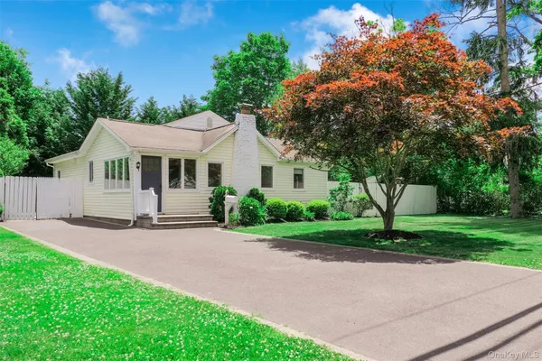 $599,990 | 5 Roosevelt Boulevard, East Patchogue, NY 11772
